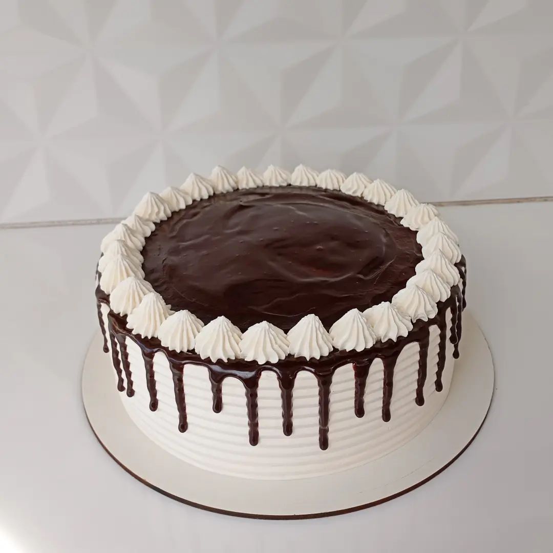 Classic Chocolate Drip Cake