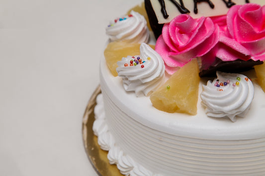 white icing-coated cake