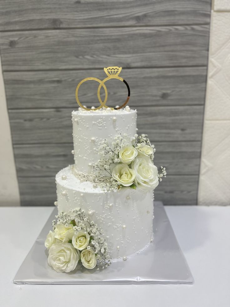 Pearl White Elegance Wedding Cake