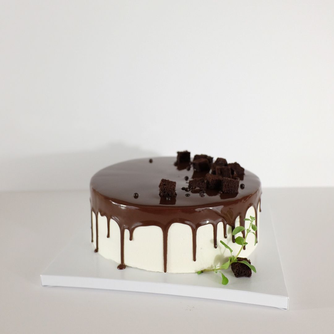 Chocolate Ganache Drip Cake